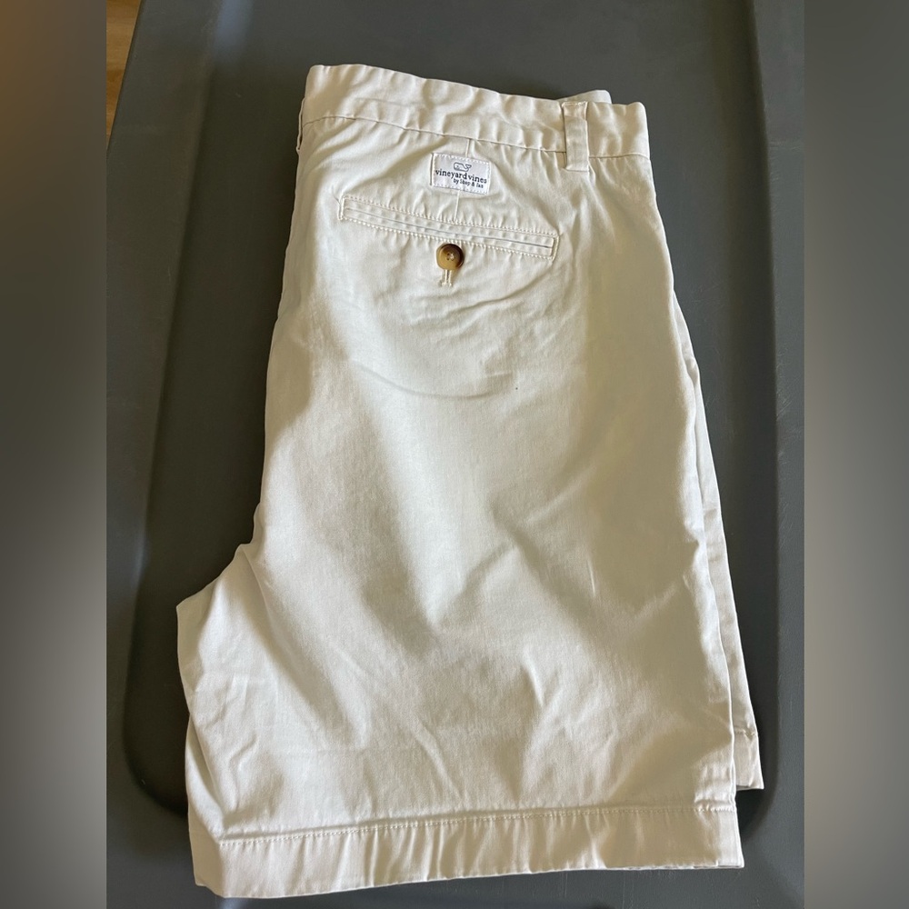 Vineyard Vines Light Beige Men Shorts, size 34